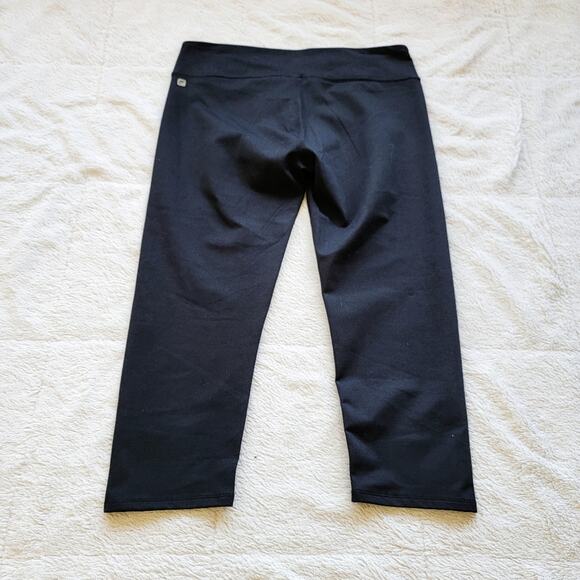 Fabletics Salar Chafe Resistant Black Crop Leggings - Picture 3 of 4